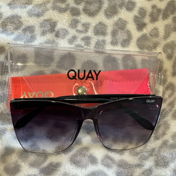 Quay | Come Thru Sunglasses | Polarized - Picture 5 of 13